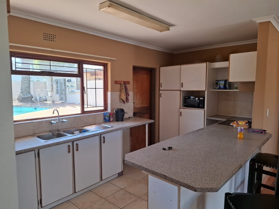 To Let 4 Bedroom Property for Rent in Gordons Bay Central Western Cape